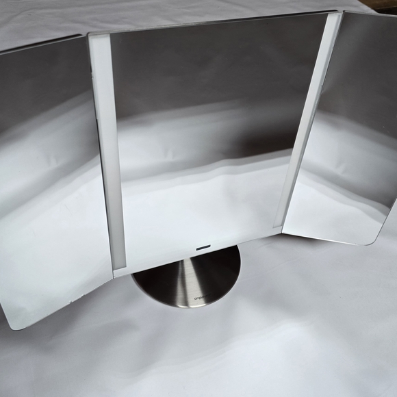 Simplehuman Wide-View Sensor Mirror - Silver - Picture 9 of 11